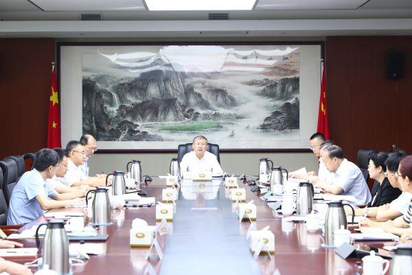 省联社党委理论学习中心组进行集体学习