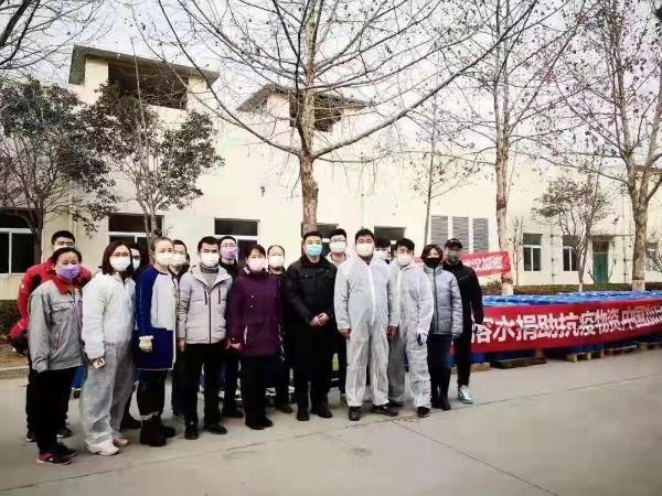 潍坊农商银行员工对接辖内一家生物科技有限公司，帮助企业解决生产急需资金