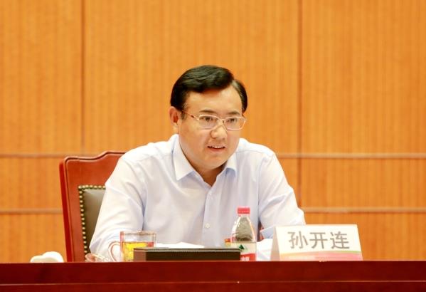 孙开连讲党课_副本