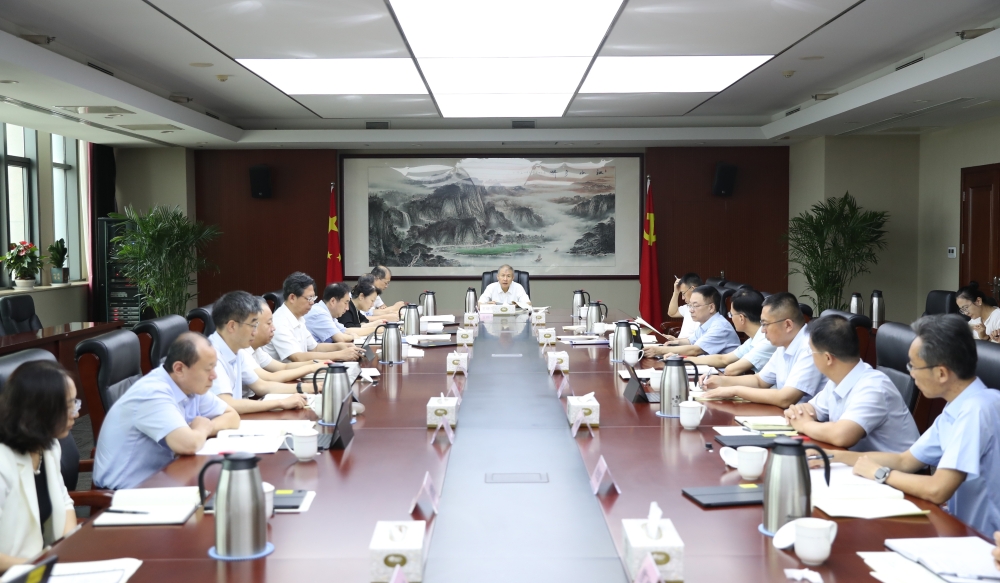省联社党委理论学习中心组进行集体学习